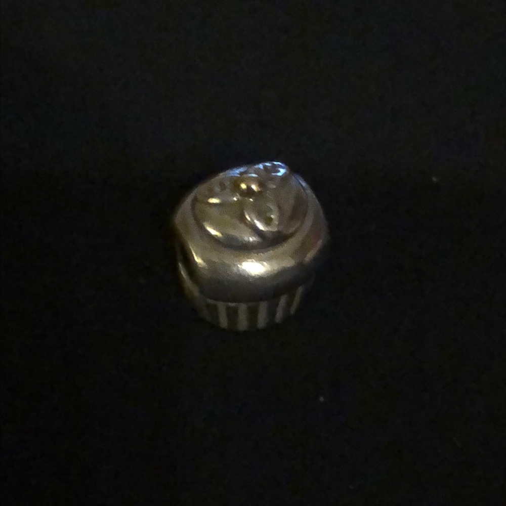 Pandora cupcake charm